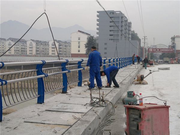 襄阳不锈钢复合管护栏常见问题及解决方案